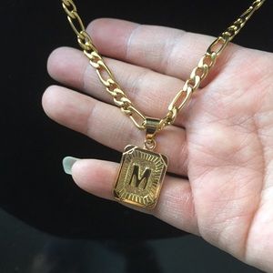 Meet your Posher, Debura